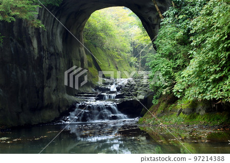 Kameiwa Cave (commonly known as "Dark Groove Falls") Kimitsu City, Chiba Prefecture 97214388