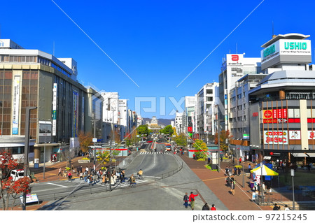 [Hyogo Prefecture] Himeji Castle and Otemae Street in sunny weather 97215245