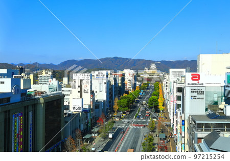 [Hyogo Prefecture] Himeji Castle and Otemae Street in sunny weather 97215254