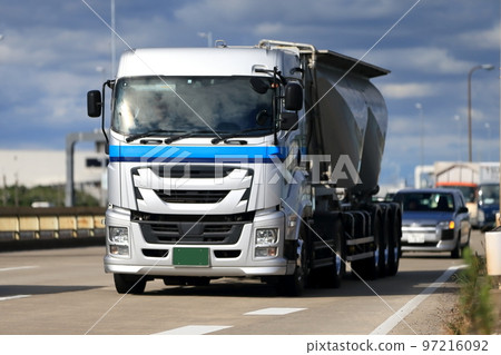 油罐車的形象 97216092