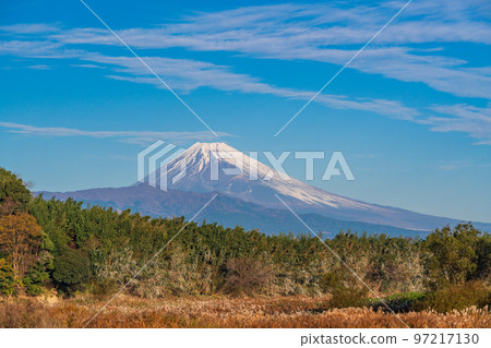 （靜岡縣）初冬的狩野川和富士山的流動 97217130
