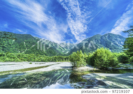 Kamikochi in Summer: Hotaka Mountain Range and Azusa River [Matsumoto City, Nagano Prefecture] 97219107