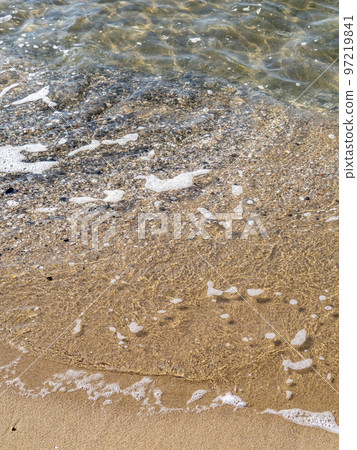 沙灘上的波浪。 沙灘上的波浪。 97219841