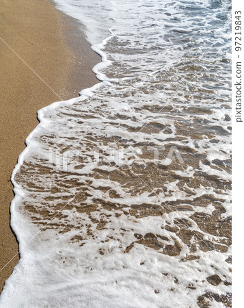 沙灘上的波浪。 沙灘上的波浪。 97219843