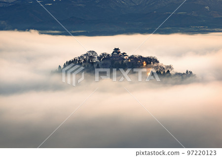 在天空中的城堡 97220123