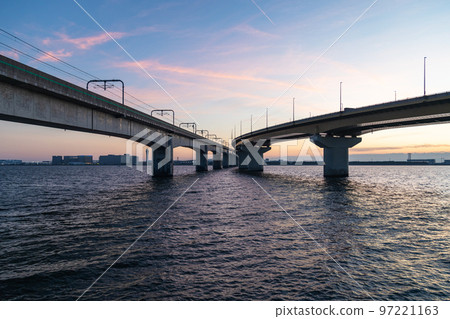 新特麗亞中部國際機場控制塔和連接橋 新特麗亞中部國際機場控制塔和連接橋 97221163