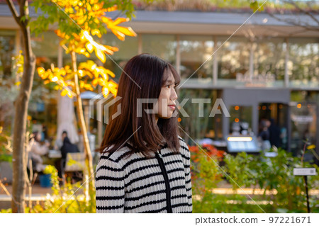 Female Teenager Female Teenager 97221671