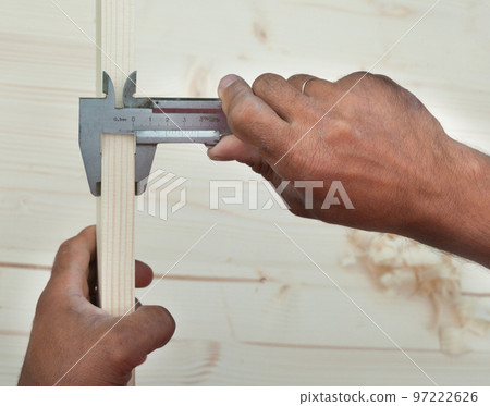 Measuring with vernier calipers (callipers). 97222626