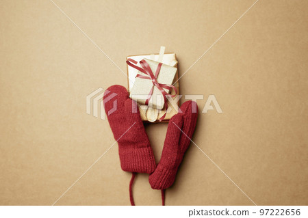 Christmas winter red gloves and gold gift box… - 스톡사진 [97222656] - PIXTA