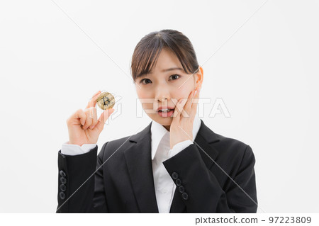 Business woman virtual currency 97223809