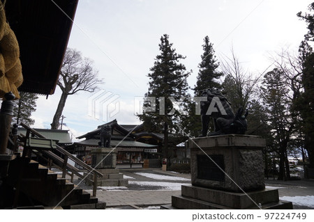 Suwa Taisha Shrine (lower shrine) does not have a main shrine. Instead, in Harumiya, the old Sugi tree is used as a sacred tree. Suwa Taisha Shrine (lower shrine) does not have a main shrine. Instead, in Harumiya, the old Sugi tree is used as a sacred tree. 97224749