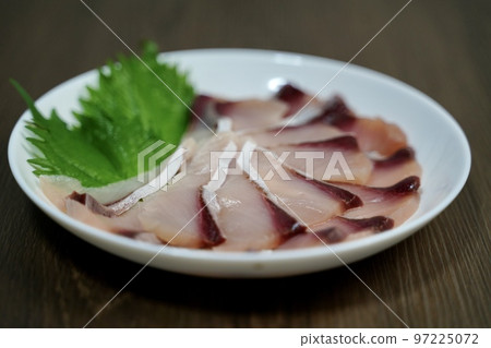 Luxurious yellowtail shabu Luxurious yellowtail shabu 97225072