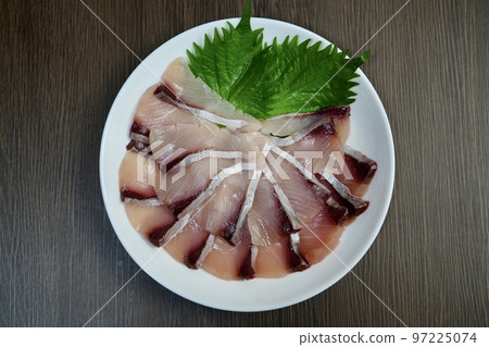 Luxurious yellowtail shabu Luxurious yellowtail shabu 97225074