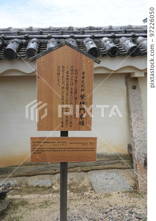 松山城聳立在松山市中心的胜山(海拔132m)之上,以靜岳之戰中使用的七槍而聞名。 松山城聳立在松山市中心的胜山(海拔132m)之上,以靜岳之戰中使用的七槍而聞名。 97226050