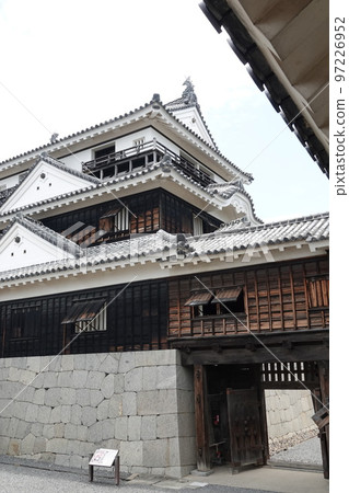 Matsuyama Castle, which towers over Mt. Katsuyama (132m above sea level) in the center of Matsuyama City, is famous for the Seven Spears used in the Battle of Shizugatake. Matsuyama Castle, which towers over Mt. Katsuyama (132m above sea level) in the center of Matsuyama City, is famous for the Seven Spears used in the Battle of Shizugatake. 97226952