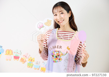 Childminder Portrait 97227130