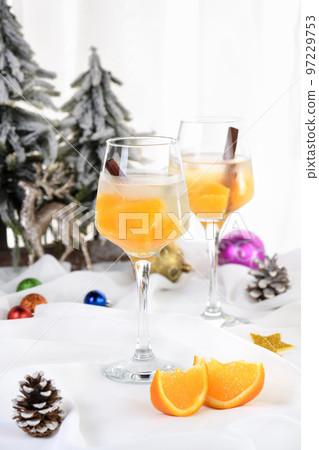 Christmas spritz a perfect cocktail 97229753