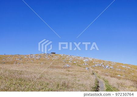 Autumn Shikoku karst 97230764