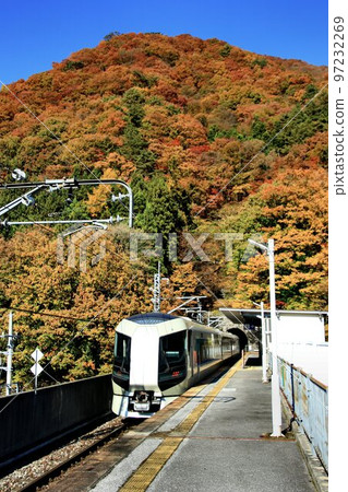 Kinshu's heavenly flight... The 'Liberty Aizu Limited Express' goes to Kawaji Onsen in autumn Tobu Railway, 500 series Kinshu's heavenly flight... The 'Liberty Aizu Limited Express' goes to Kawaji Onsen in autumn Tobu Railway, 500 series 97232269