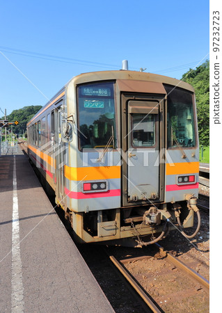 根治站是大糸北線（大糸線）唯一的換乘站。 97232723