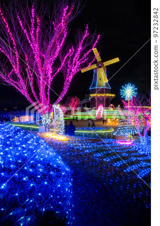 茨城縣土浦市霞浦綜合公園的燈飾 茨城縣土浦市霞浦綜合公園的燈飾 97232842