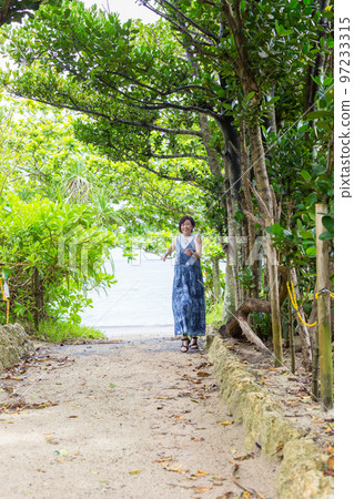 Travel girls, girls' trip, Okinawa edition, middle senior 97233315