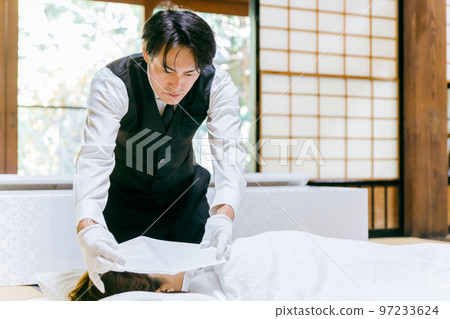 日本男性棺材，儀式人員，覆蓋死者的葬禮承辦人 97233624