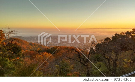 從栃木縣太平山看到的雲海和秋葉 97234365