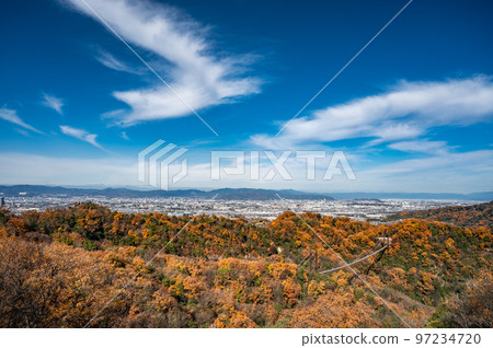 從觀景台看到的星星搖擺和初冬的群山 藍天星田園地 97234720