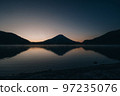 富士山和精進湖的自然風光[山梨縣] 97235076