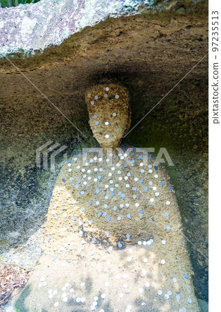 Three Scenic Spots of Japan: Matsushima Oshima Stone Buddha in a Cavern (Matsushima Town, Miyagi Prefecture) 97235513