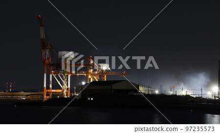 從兵庫縣姬路市廣幡綠地拍攝的龍門起重機和新日鐵工廠夜景 從兵庫縣姬路市廣幡綠地拍攝的龍門起重機和新日鐵工廠夜景 97235573