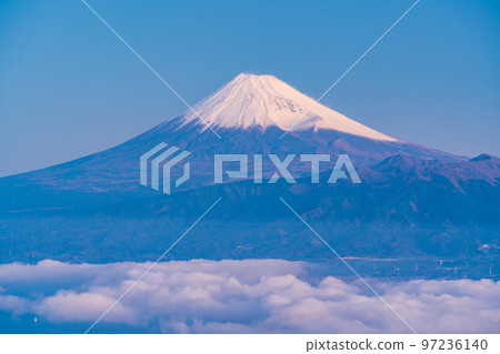 (Shizuoka Prefecture) Suruga Bay Sea of Clouds and Mt. Fuji seen from Mt. 97236140