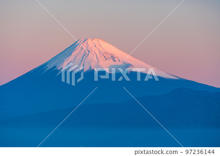 (Shizuoka Prefecture) Suruga Bay Sea of Clouds and Mt. Fuji seen from Mt. (Shizuoka Prefecture) Suruga Bay Sea of Clouds and Mt. Fuji seen from Mt. 97236144
