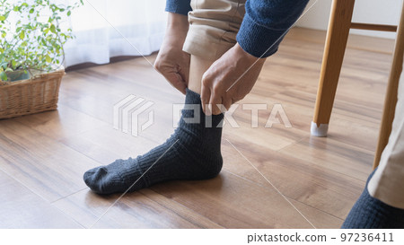 男人穿襪子 97236411
