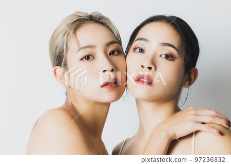 Twin sisters dress up 97236832