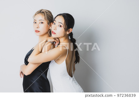 雙胞胎姐妹裝扮 97236839