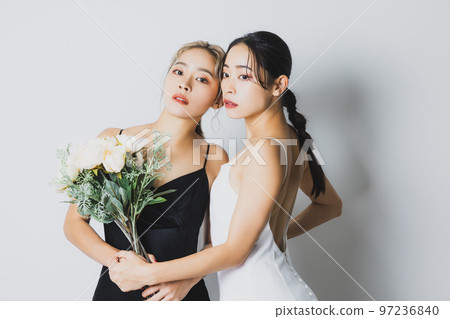 雙胞胎姐妹裝扮 97236840