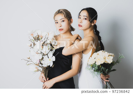 Twin sisters dress up 97236842