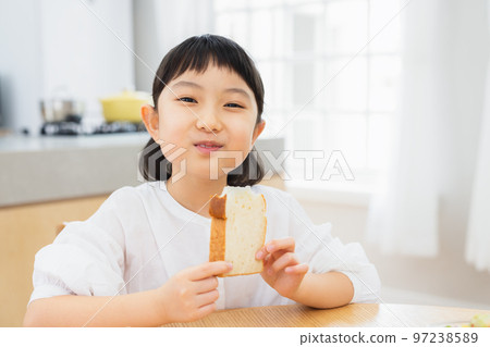 吃麵包的女孩 97238589