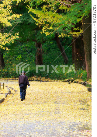 靠養老金生活 97238705