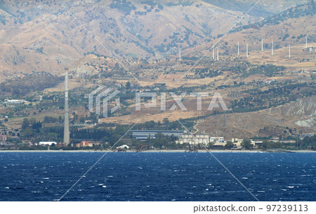 墨西拿海峽的意大利海岸線 墨西拿海峽的意大利海岸線 97239113