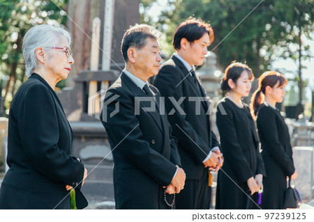 Japanese bereaved families and relatives who hold burial ceremonies at graves, cemeteries, and cemeteries 97239125