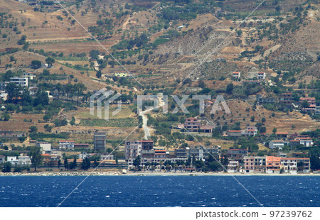 墨西拿海峽的意大利海岸線 墨西拿海峽的意大利海岸線 97239762