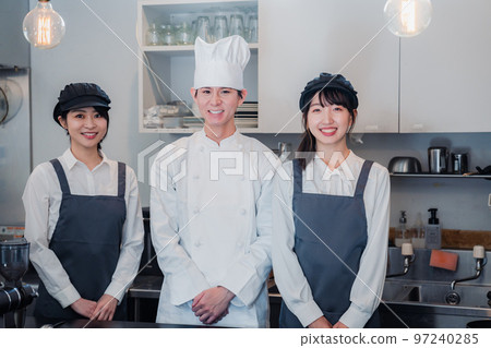 餐廳員工合影 97240285