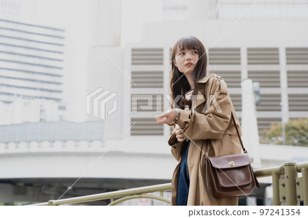 A woman who is meeting A woman who is meeting 97241354