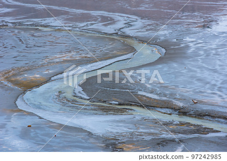 Pollution of a lake with contaminated water from a copper mine 97242985