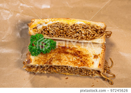炒麵熱三明治 炒麵熱三明治 97245626
