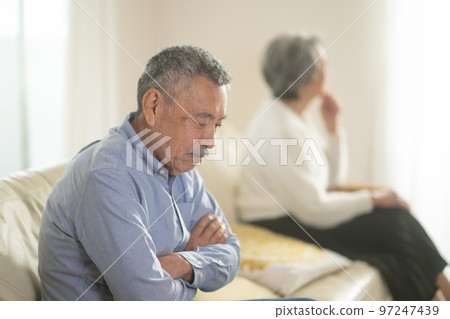 老夫妻吵架 老夫妻吵架 97247439