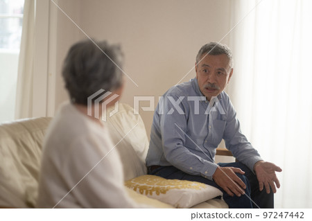 老夫妻吵架 97247442